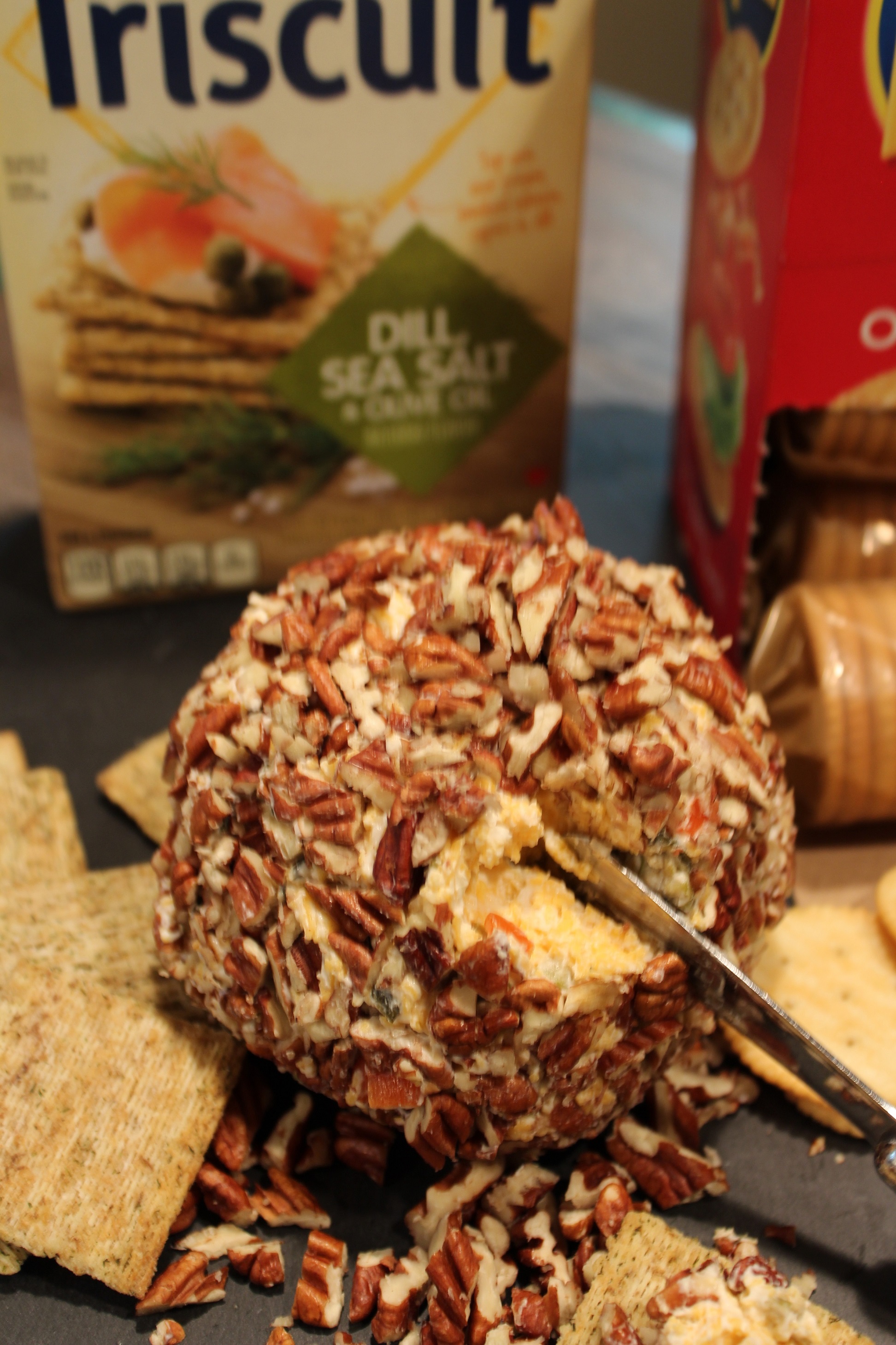 4 Ingredient Cheese Ball with Crackers
