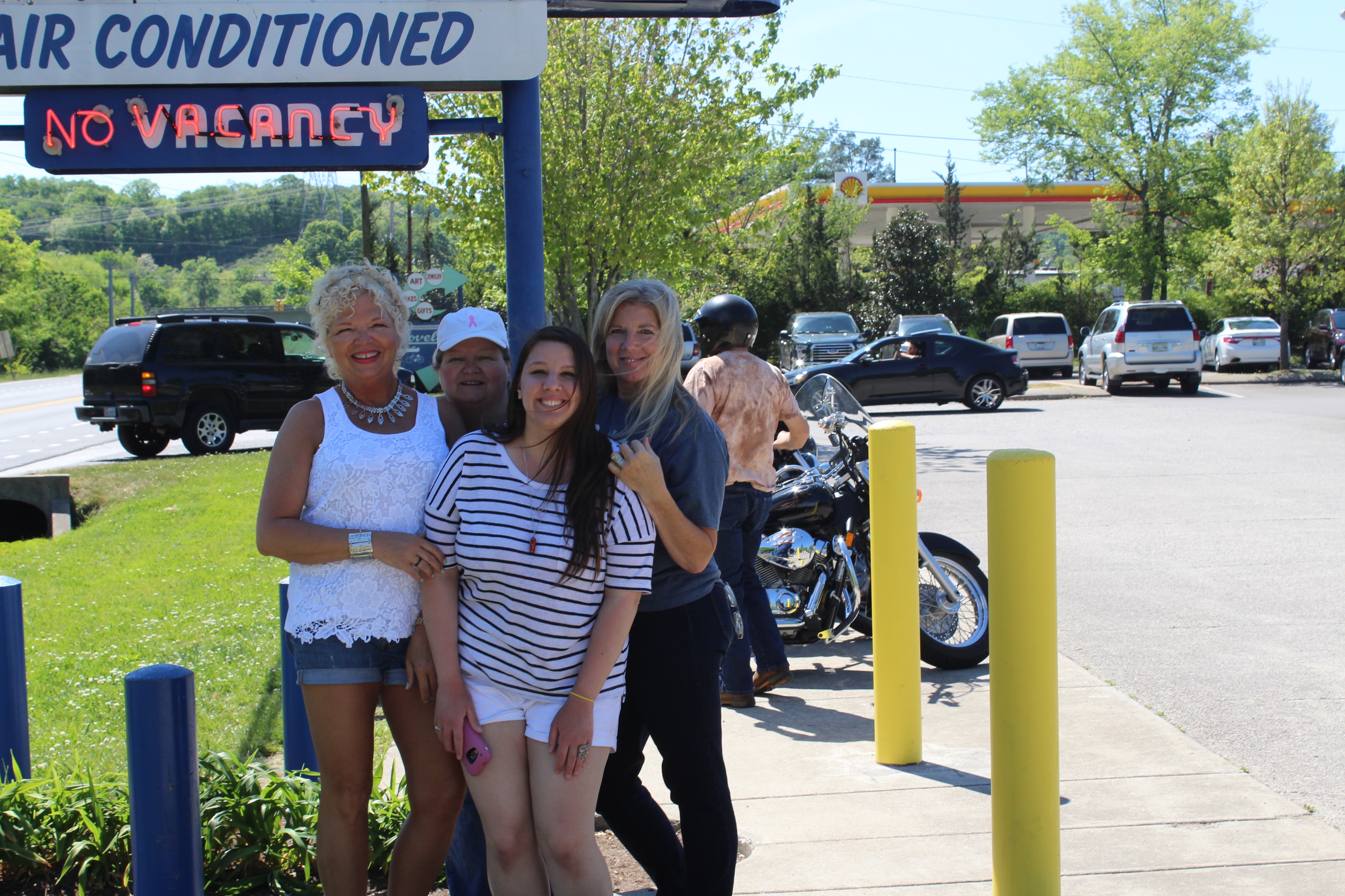 Girls Just Having Fun at Loveless Cafe Nashville